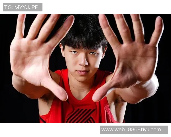 杨瀚森揭秘克里斯哥哥的努力生活习惯每天早起自学英语与妻子视频通话 杨瀚森揭秘克里斯哥哥的努力生活习惯每天早起自学英语与妻子视频通话