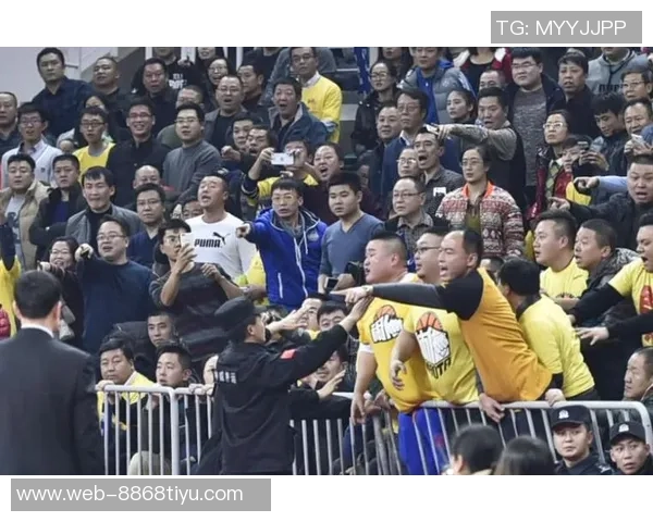 猛龙主场灯光闪烁引发混乱开赛仅40秒便暂停比赛 猛龙主场灯光闪烁引发混乱开赛仅40秒便暂停比赛