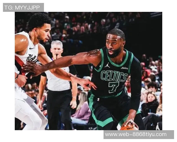 杰伦布朗半场火力全开15投10中狂砍24分3篮板3助攻展现超强实力